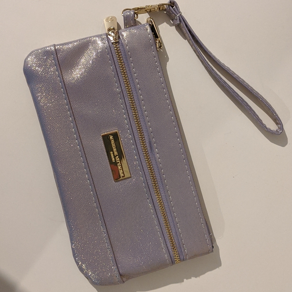 🌂 Lavender Clutch